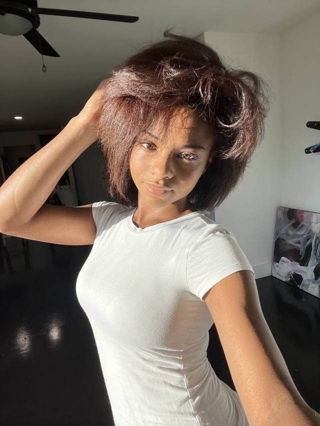 IM DOWN TO FUCK 🍆 AND I OFFER BJS👅 Text my telegram @mikaclair03 - Image 2